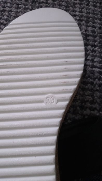 Nowe sandałki kobiece letnie.