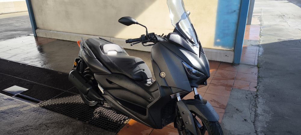 Yamaha XMAX 300 como nova