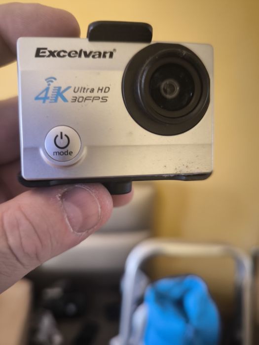 Câmara Excelvant portátil com dezenas de acessórios 4k