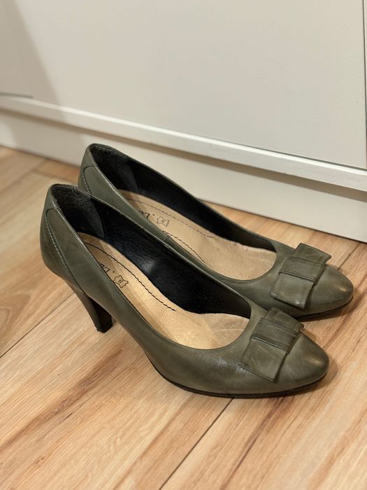 damskie czółenka, Klasyczne buty damskie na obcasie