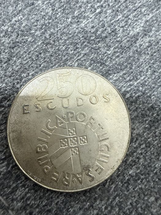 Moedas antigas em bom estado