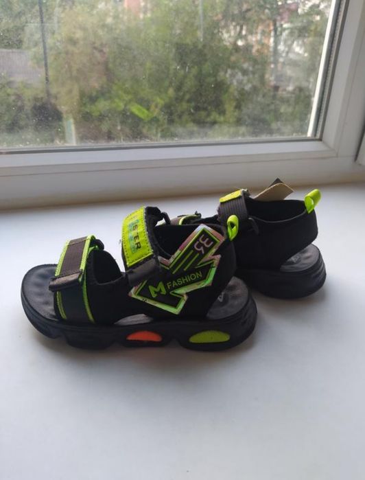 Продам класні босоніжки