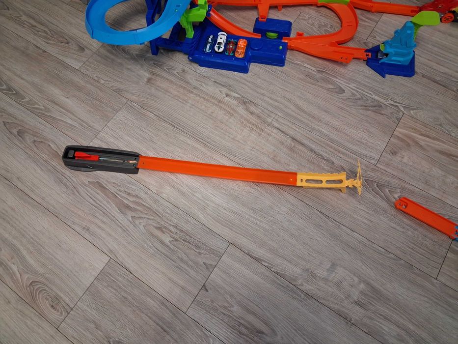 Tory Hot Wheels wraz z samochodzikami