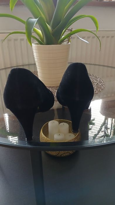 Czółenka zamszowe rozm.39