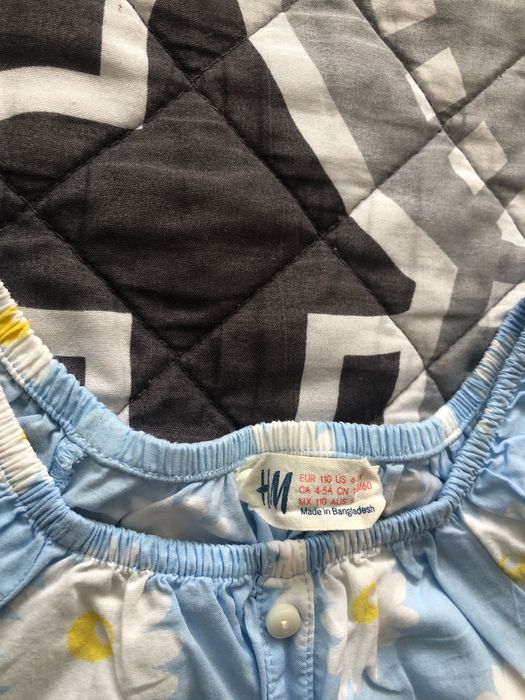 Bluzka koszulka T-shirt dziewczęca kwiaty H&M rozmiar 110