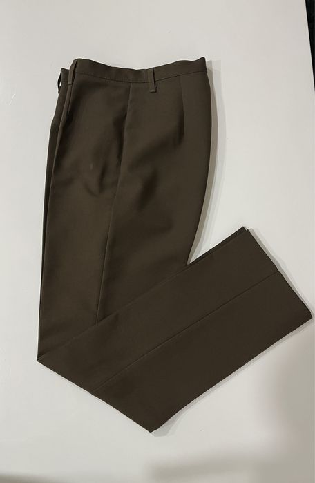 Calças Benetto de tecido com vinco, castanhas