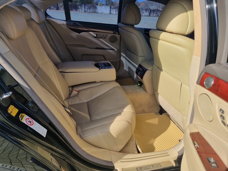 Срочно Продам  Lexus LS 460.