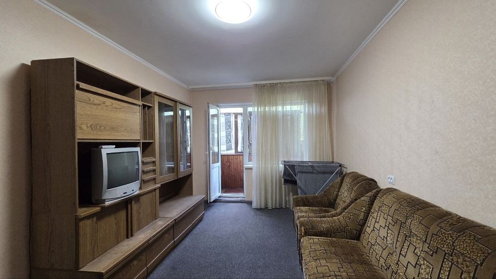 2 комн бульвар Вечерний,  рядом Метро, Фоззи, АТБ, станция метро