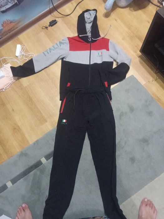 Продам спортивный костюм на мальчика