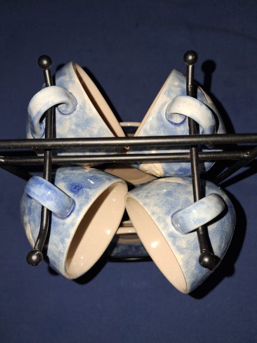 Chávenas de café com prato