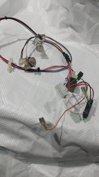 Wiazka elektryczna z czujnikami do piecyka JUNKERS  WRDP  11-2 B 23