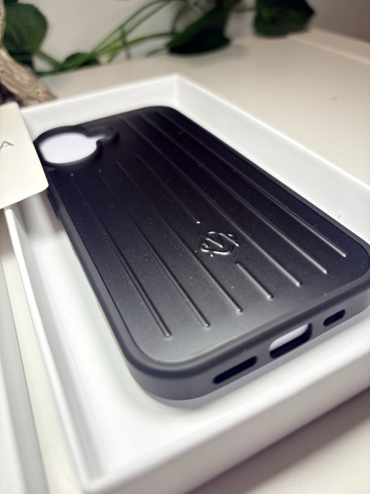 Capa Rimowa Iphone 16 Black Mate