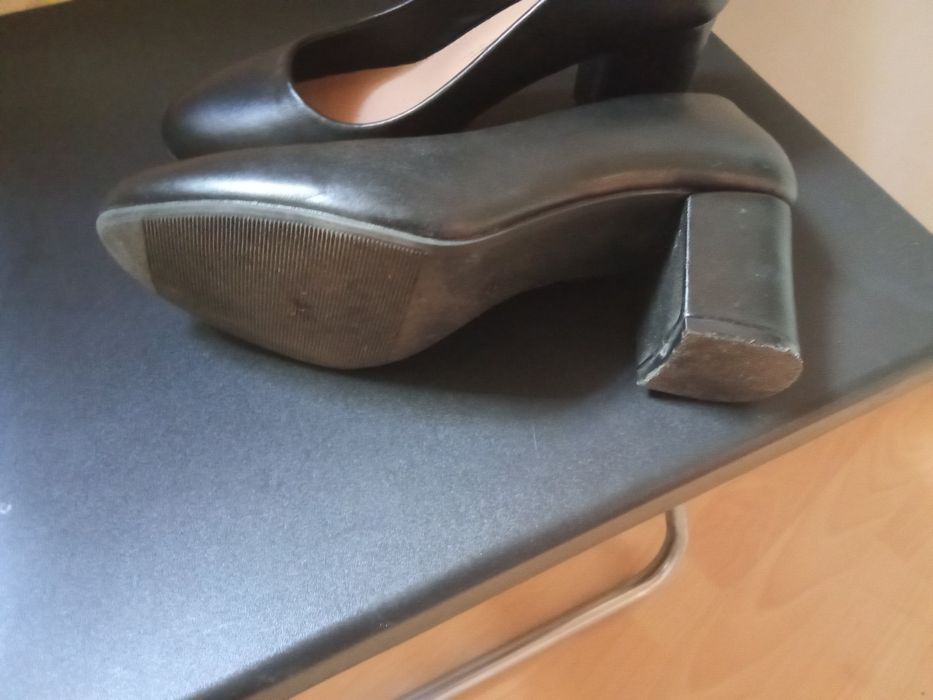 Buty na niskim obcasie 38
