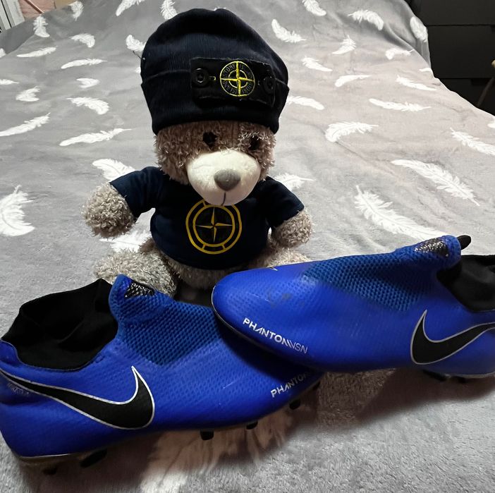 Футбольні бутси Nike Phantom Academy.