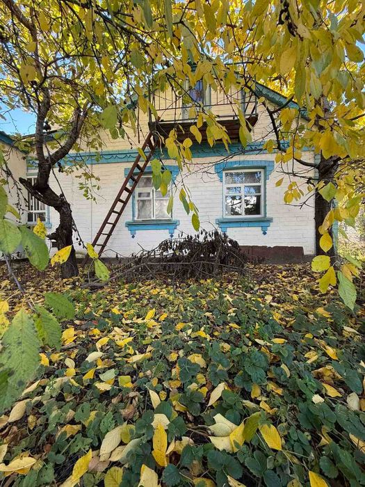 Продаж двох частин будинку на одній земельній ділянці – вул. Стуса