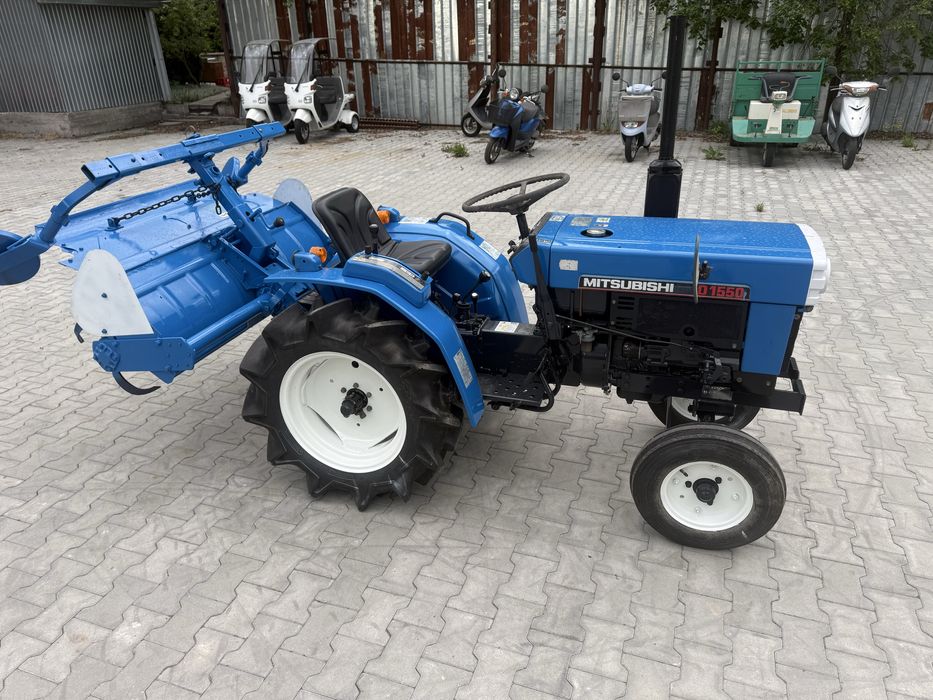 Японський трактор Mitsubishi D1550