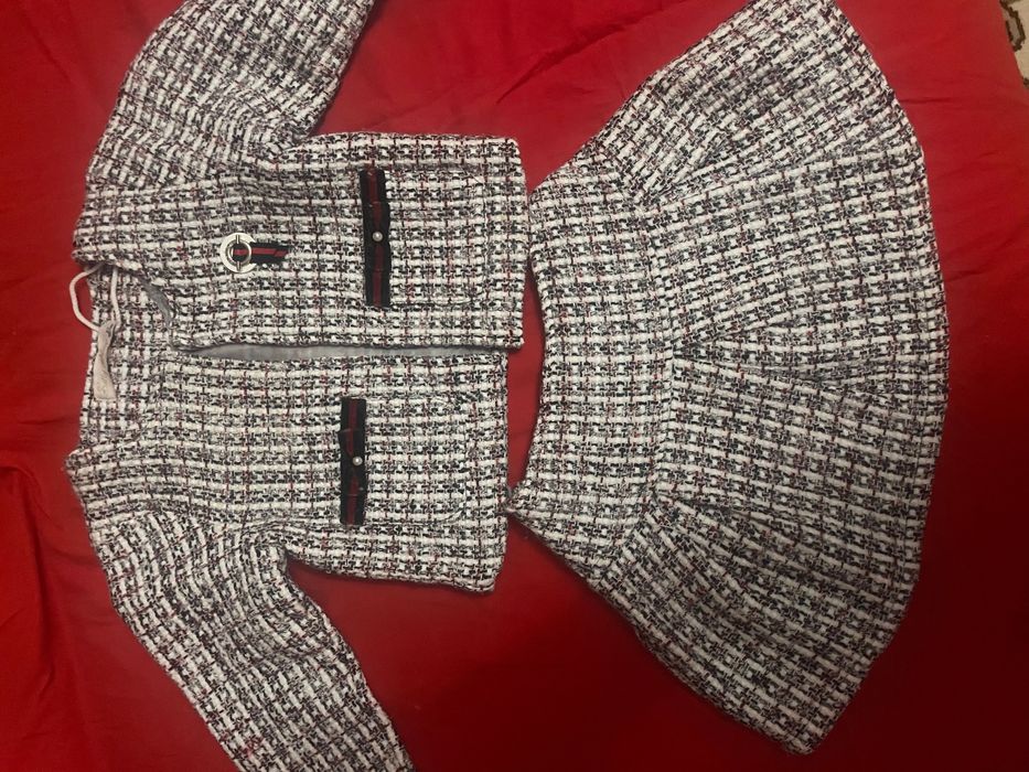 Дуже гарний костюмчик для дівчинки.