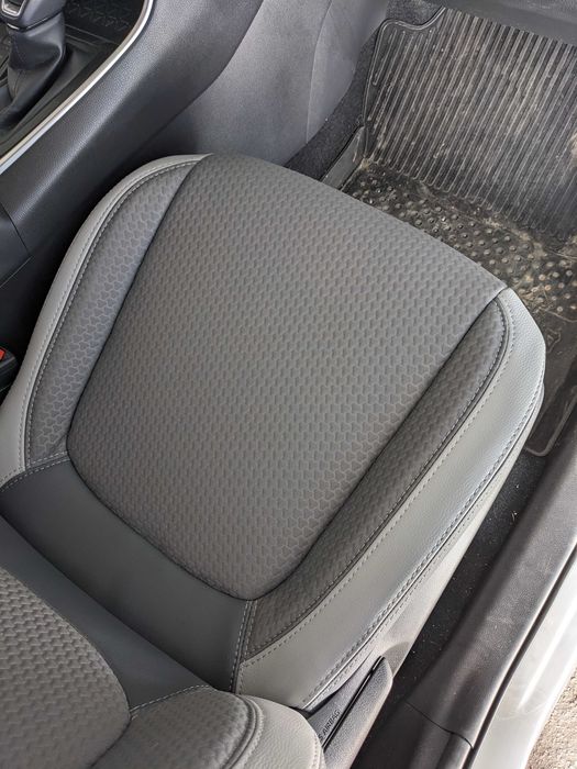 Чохли для для нового Toyota RAV4 VI XA60 2026