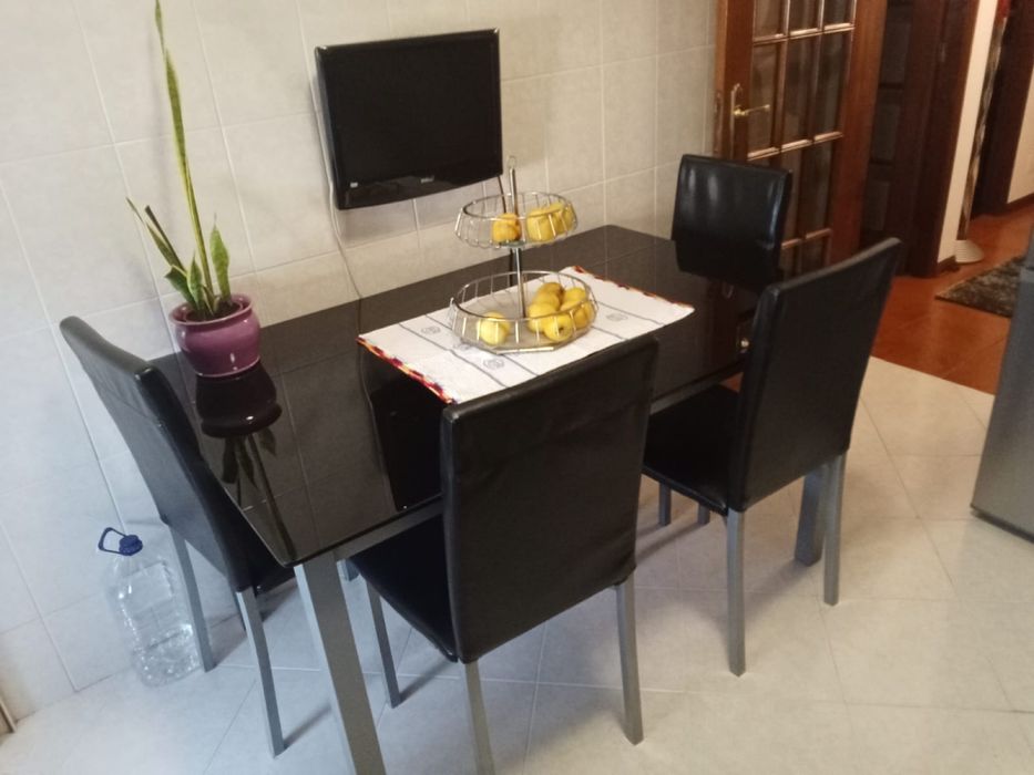 Mesa com cadeiras
