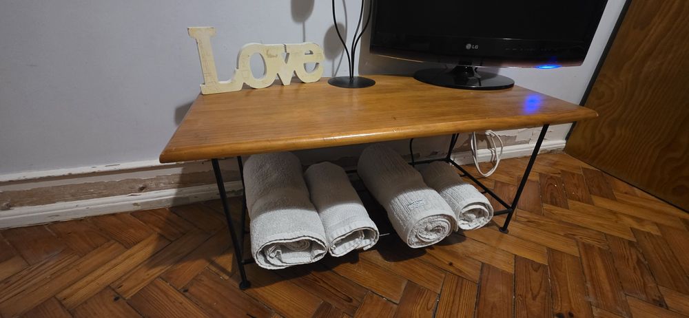 Mesa de centro bem preservada