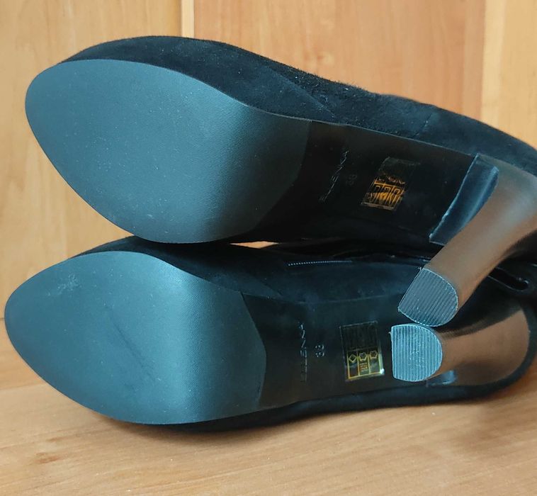 Замшевые ботфорты ELLENKA на платформе