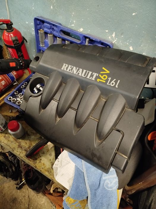 Крышка двигателя Рено Меган2, Сценик 2