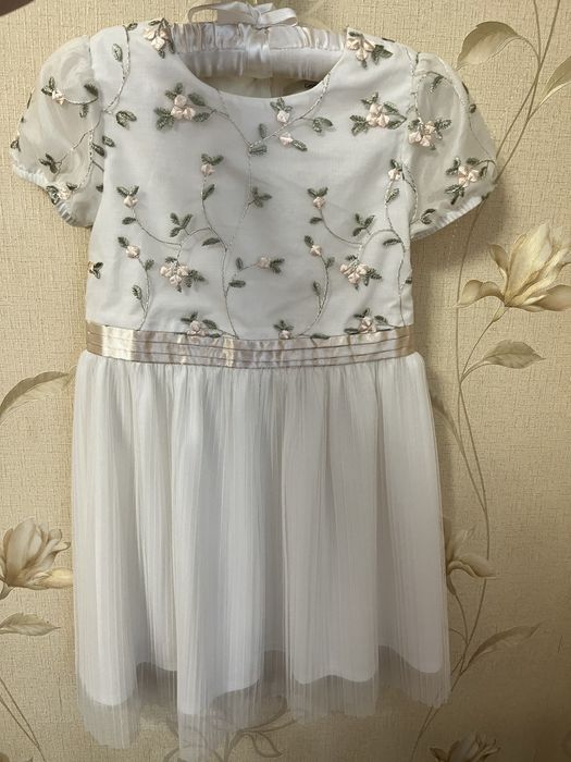 Нарядна сукня доя дівчинки 122 розмір