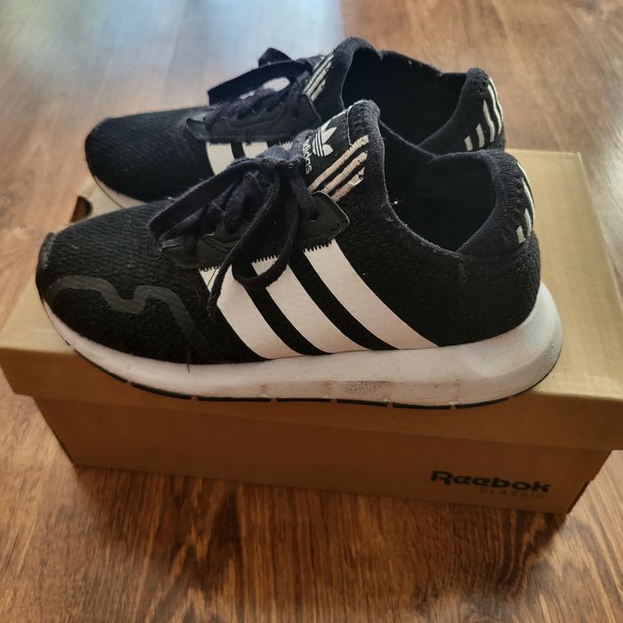 Sprzedam buty sportowe Adidas rozmiar 33 dla chłopca