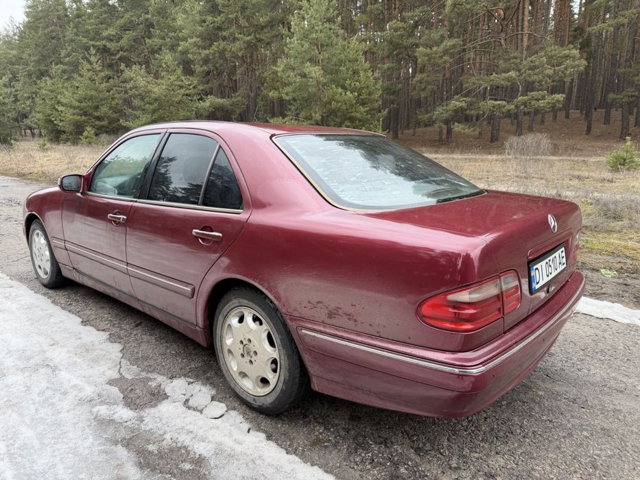 Продам Mercedes E240,