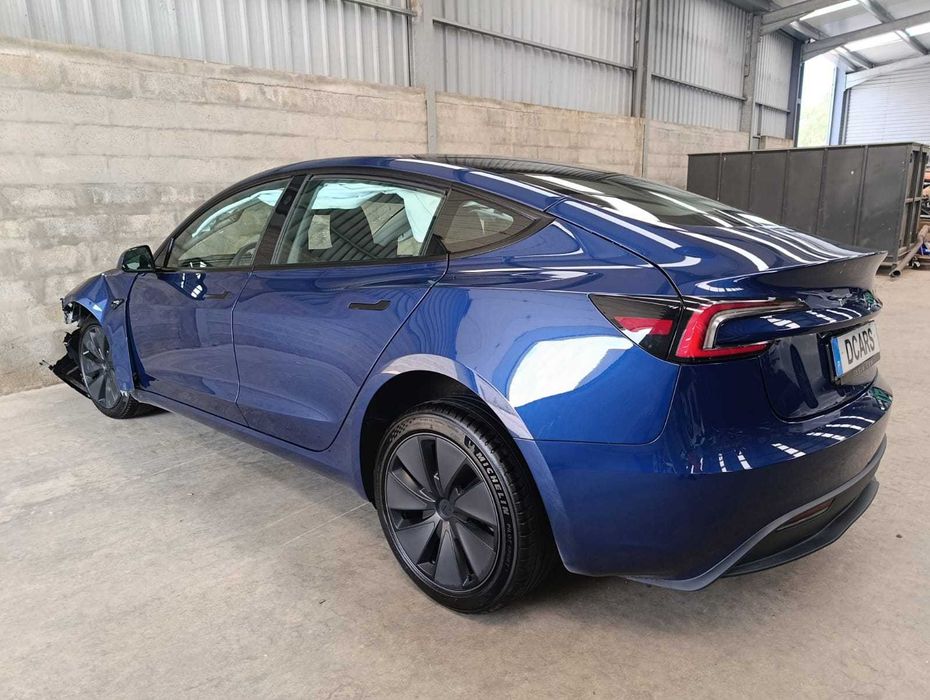 TESLA Model 3 - Tração Traseira