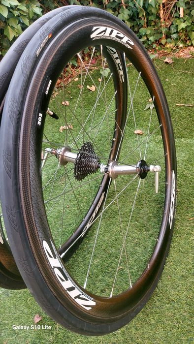Rodas Zipp 303 carbono pneu e câmara de ar