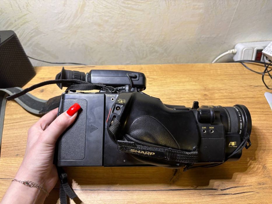 видеокамера Sharp C760