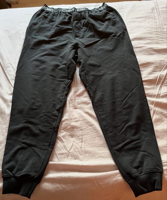 Vendo Pijama Calvin Klein. ( Não Baixa de Preço ).