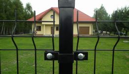 Ogrodzenie kompletne z podmurówką-panel ogrodzeniowy H=1,53 fi 4