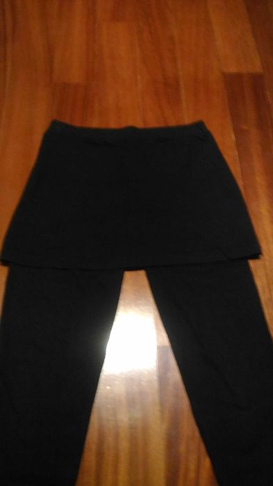 Leggings com mini saia incorporada. Como Nova.