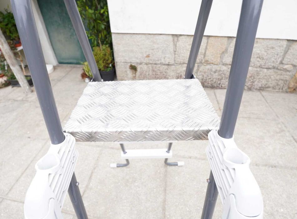 Escada piscina Intex entre 91 e 107 cm