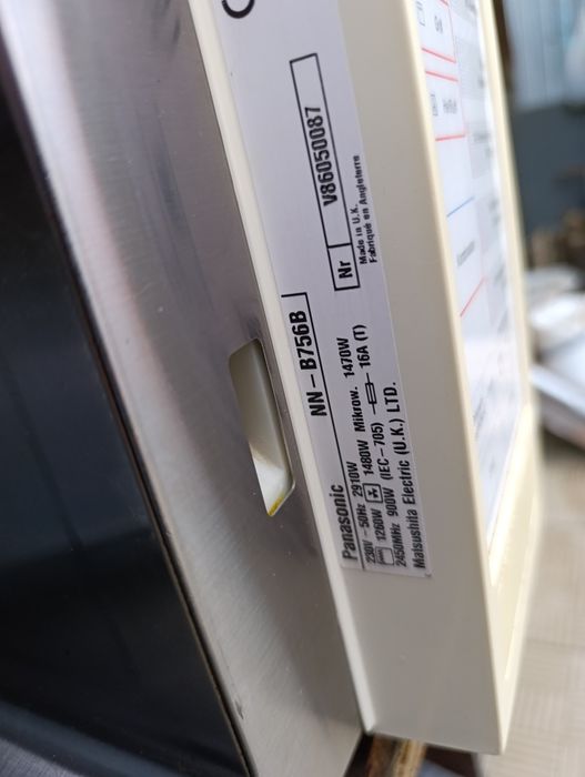 Продам микроволновку Панасоник в отличном состоянии  .