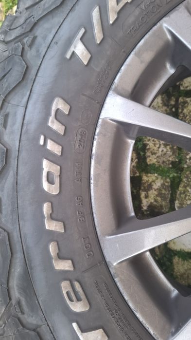 Jantes e pneus . Tudo em bom estado. Jantes  r16
