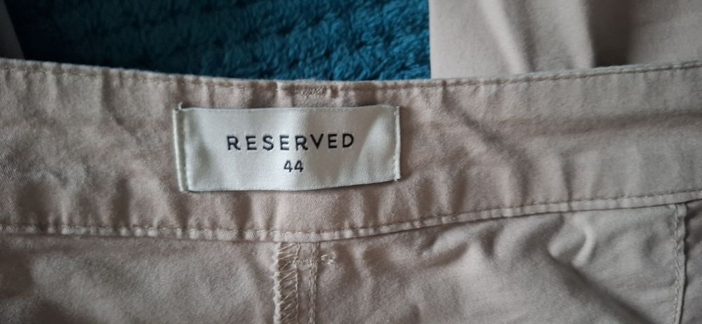Beżowe spodnie cygaretki  44/16 Reserved