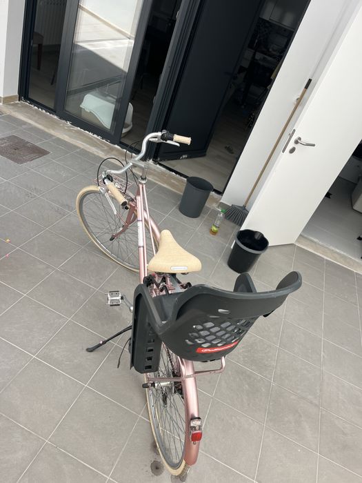 Bicicleta com mudancas e cadeira de transporte bebe