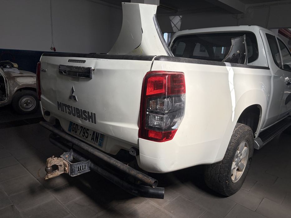 Caixa de Carga Mitsubishi l200
