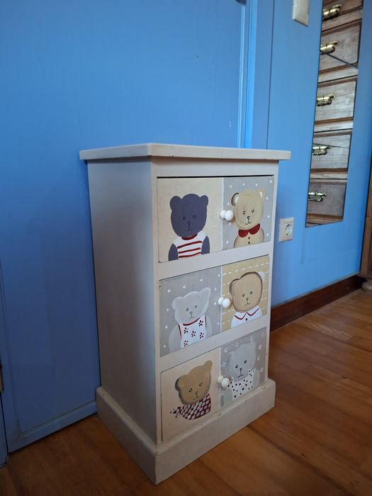 Mesa de cabeceira criança