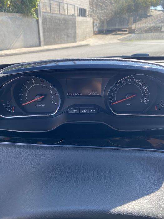 Peugeot 208 1.2 VTI 82cv