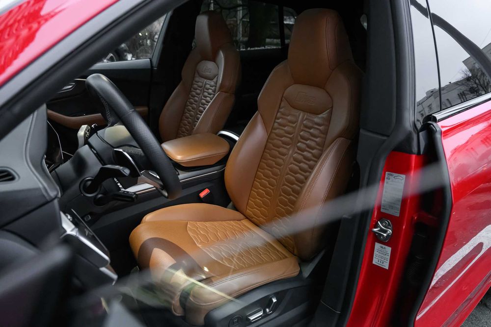 AUDI RSQ8 600KM HAK Wynajem Wypożyczalnia Samochodów Lotnisko Hotel