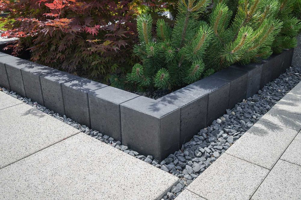 Palisady, obrzeża, krawężniki, płyty tarasowe, kostka brukowa