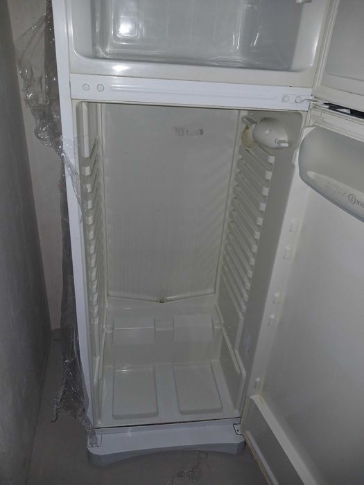 Працюючий холодильник