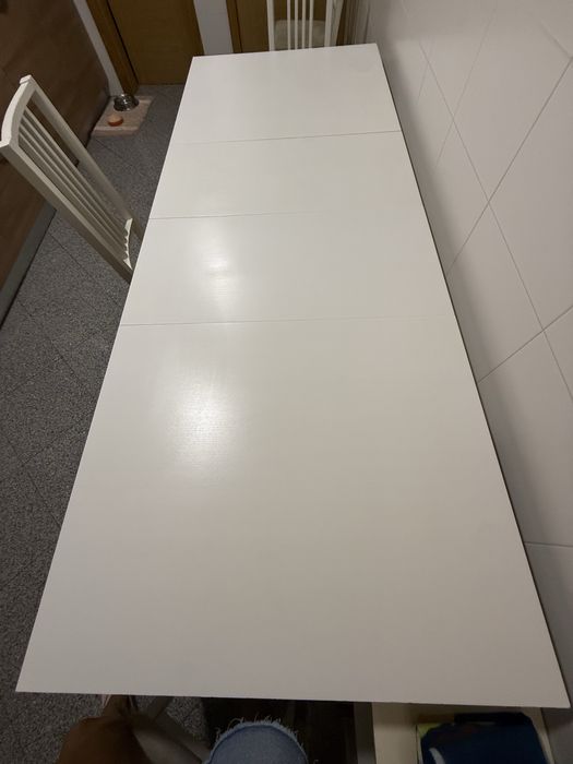 Mesa extensível com 4 cadeiras
