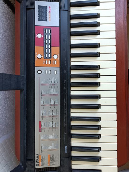 Teclado portátil PSR F50 Yamaha original como novo