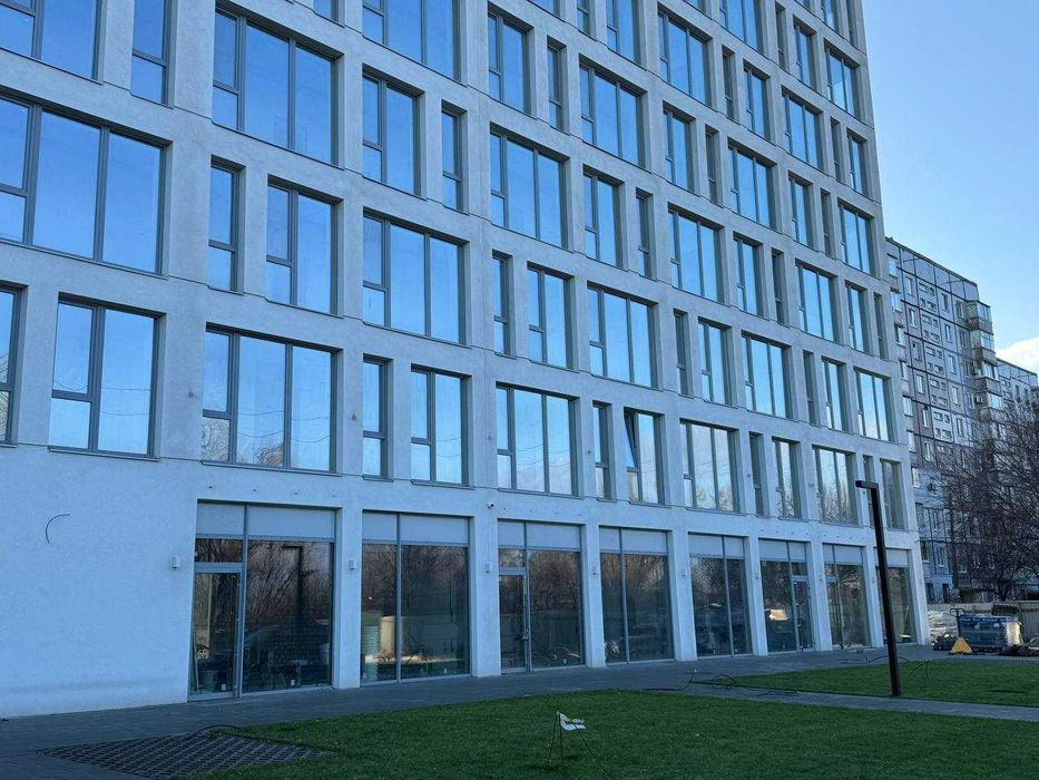 Продам коммерческое помещение в ЖК Вертикаль/Новобудова