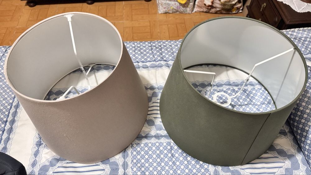 Candeeiro de pé alto IKEA com abajur (verde ou cinzento)